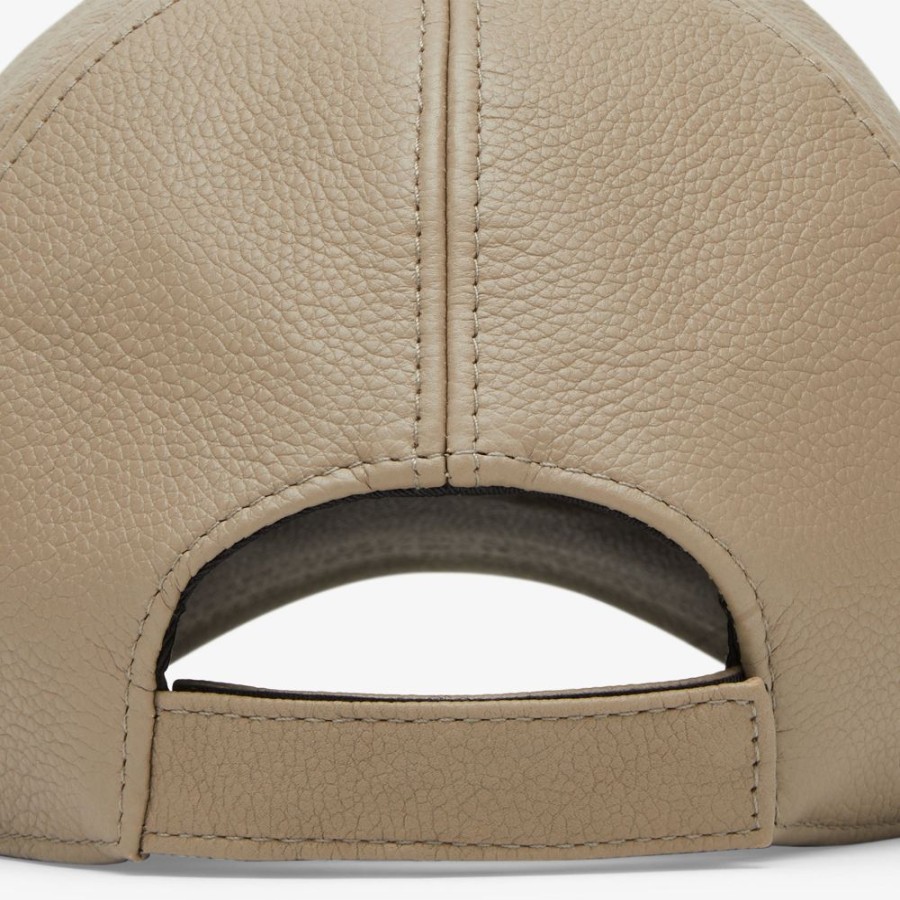 Herren Fendi Mutzen Und Handschuhe | Baseballcap Aus Leder In Beige